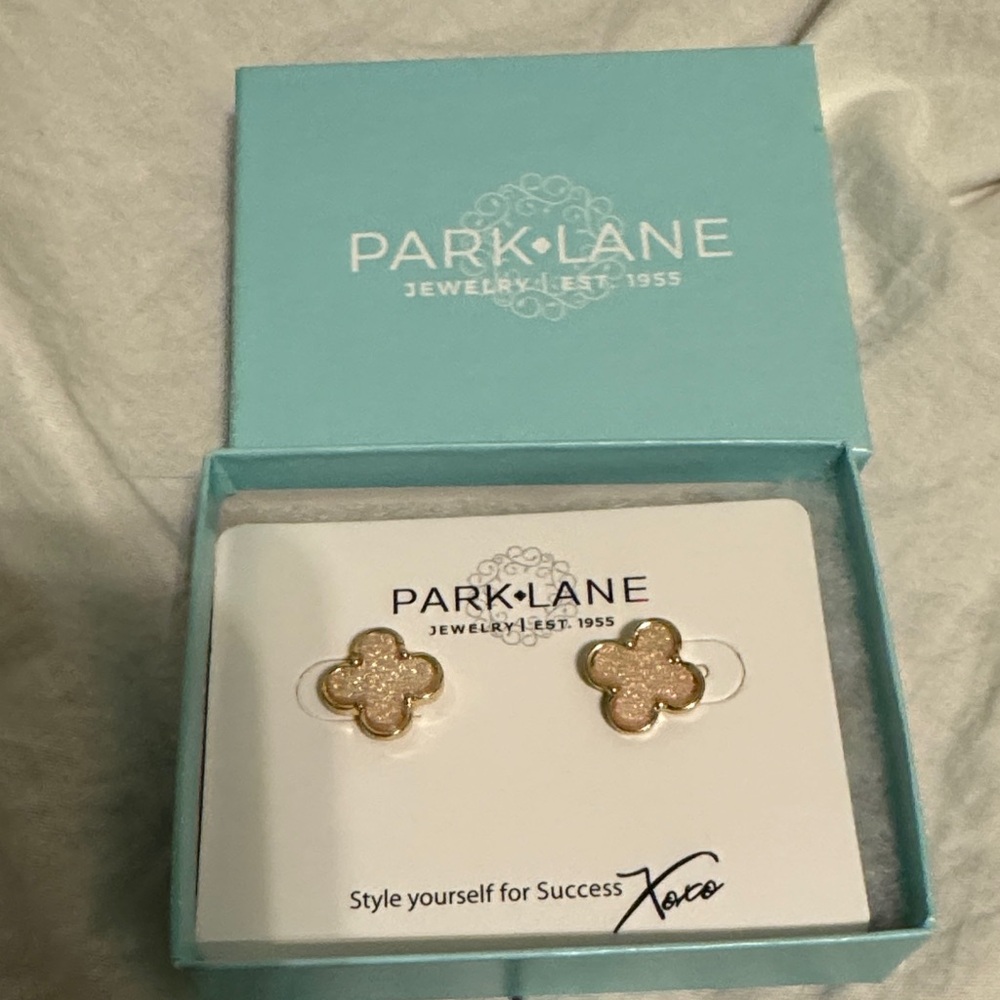 Park Lane Gold and Cream Clover Earrings